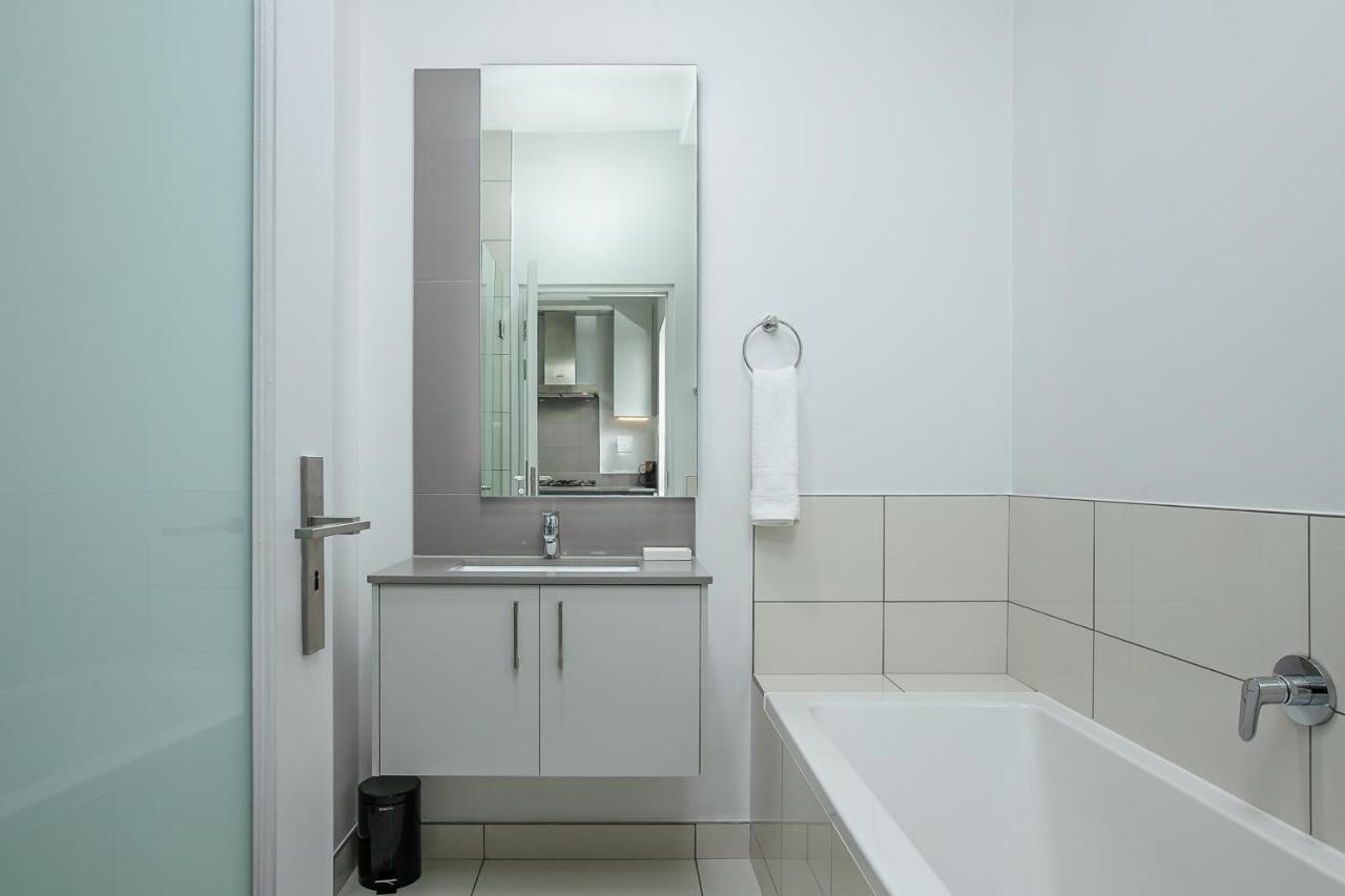 The Median Serviced Apartment Collection Johannesburgo Exterior foto